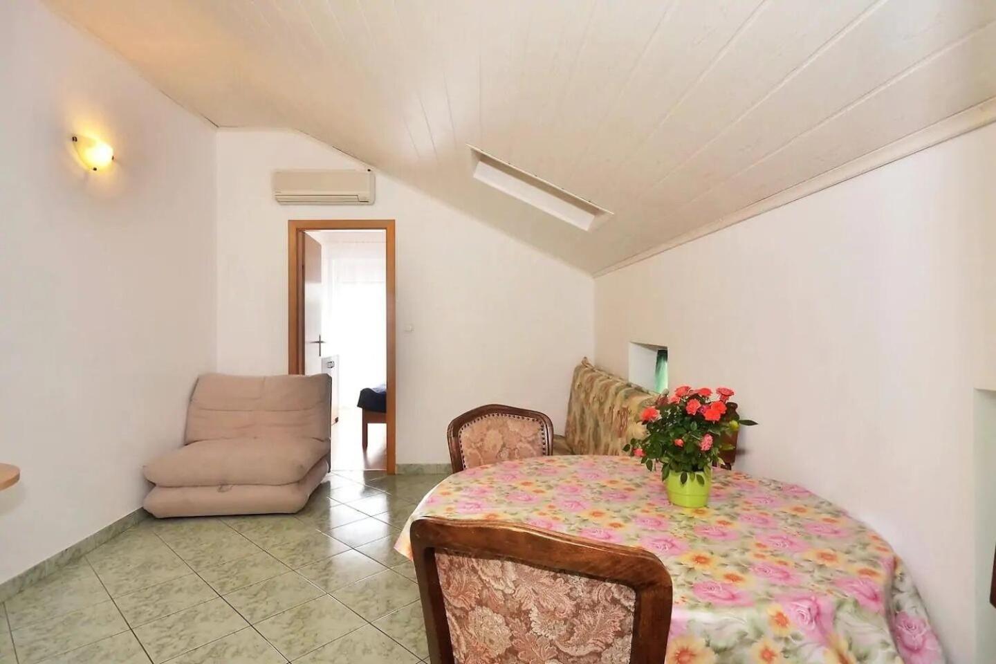 Apartment Toma Omiš Esterno foto