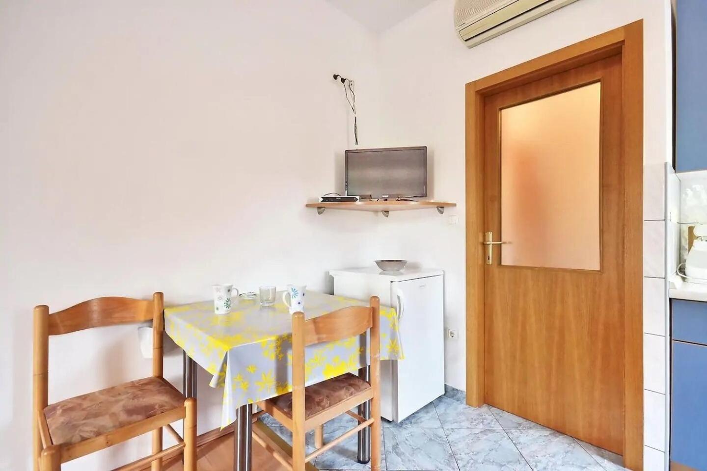 Apartment Toma Omiš Esterno foto