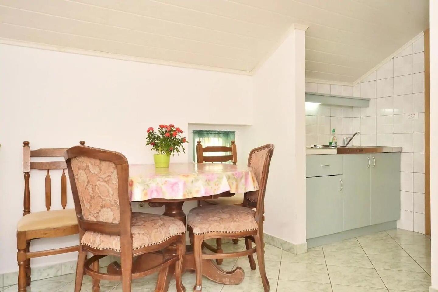 Apartment Toma Omiš Esterno foto