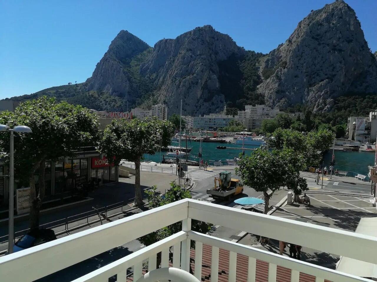 Apartment Toma Omiš Esterno foto