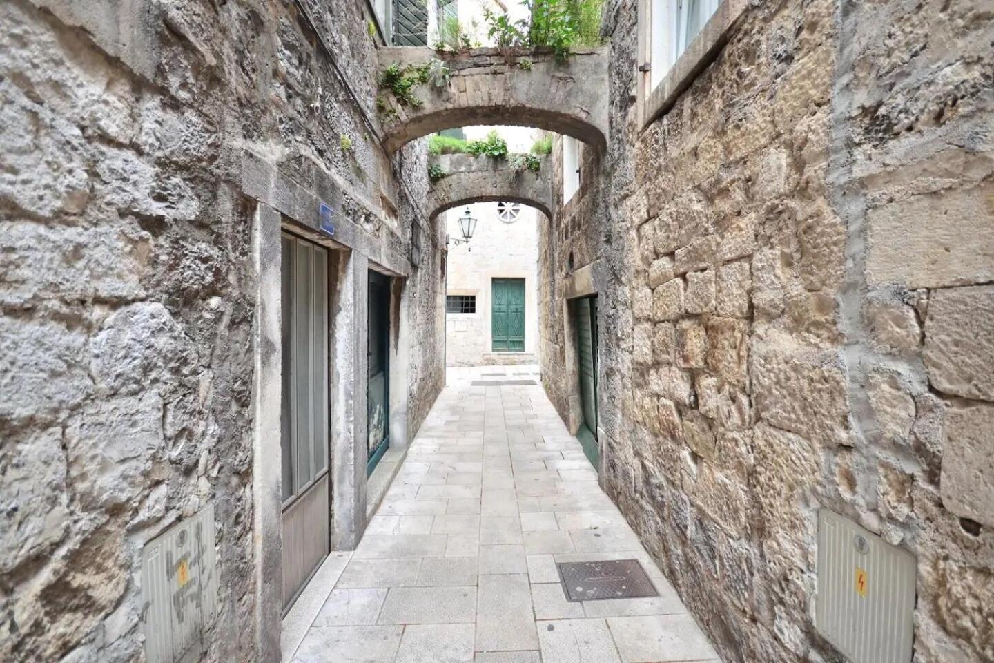Apartment Toma Omiš Esterno foto