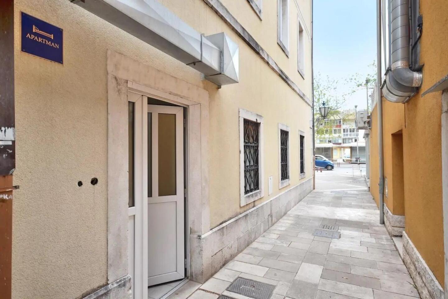 Apartment Toma Omiš Esterno foto